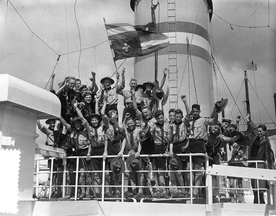 Vertrek contingent padvinders van Rotterdam met Groote Beer naar Jamboree in Can, Bestanddeelnr 907-2708