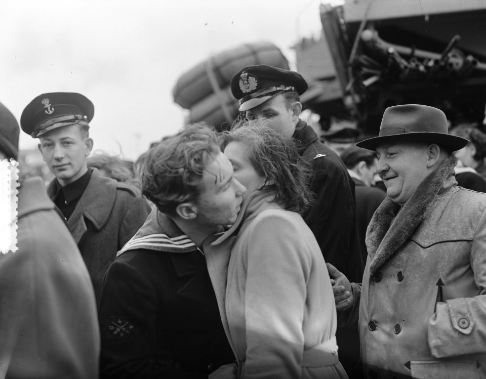 Vertrek Hr. Ms. Piet Hein, Bestanddeelnr 904-9287