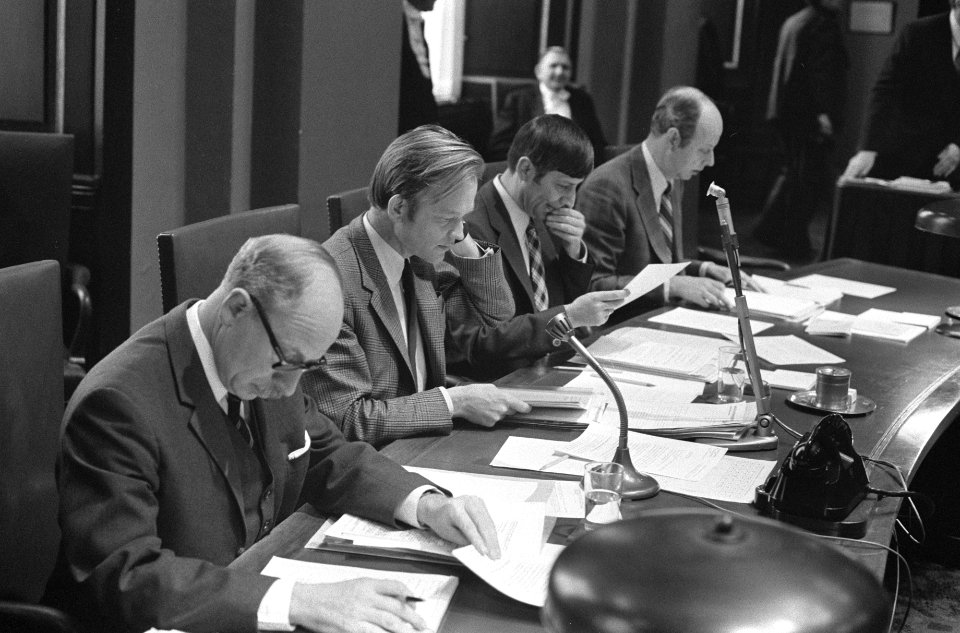 V.l.n.r. de bewindslieden Van Doorn, Van Hulten, Van Agt, Kooymans, Bestanddeelnr 926-9438