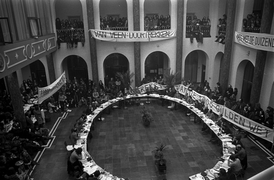 Vergadering Universiteitsraad van G.U. Amsterdam in Maagdenhuis waar bezetters v, Bestanddeelnr 926-2335