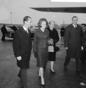 Vertrek prinses Irene en Carlos van Schiphol naar Madrid, Bestanddeelnr 918-7177