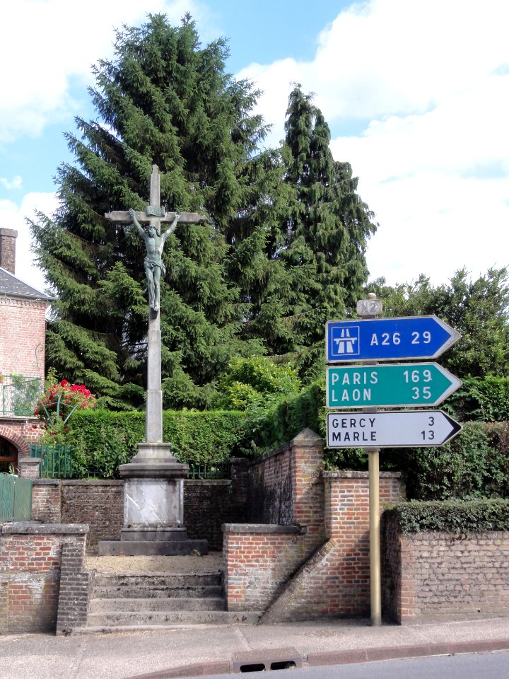 Vervins (Aisne) croix de chemin pas loin de la gare