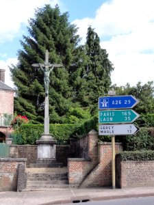 Vervins (Aisne) croix de chemin pas loin de la gare