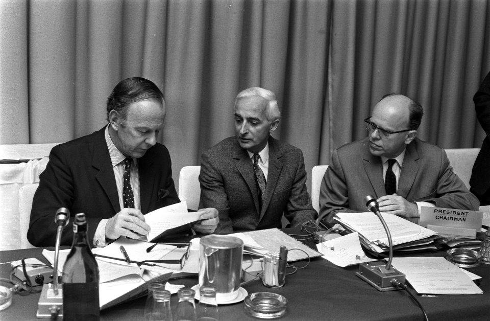 Vergadering van Europese Radio Unie in Hilton Hotel Amsterdam. Mr. A. Dean (Zwit, Bestanddeelnr 923-3994