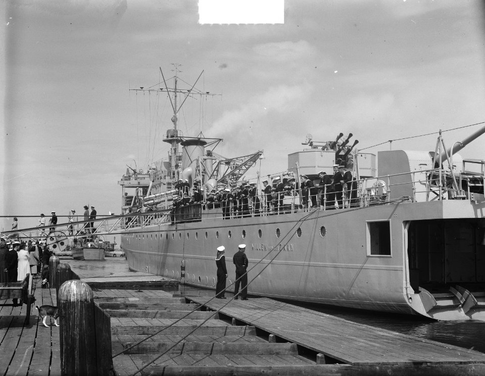 Vertrek Hr. Ms. Willem van der Zaan uit Den Helder naar Nederlandse Antillen, Bestanddeelnr 904-6208