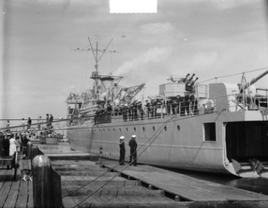 Vertrek Hr. Ms. Willem van der Zaan uit Den Helder naar Nederlandse Antillen, Bestanddeelnr 904-6208