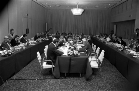 Vergadering van Europese Radio Unie in Hilton Hotel Amsterdam. Mr. A. Dean (Zwit, Bestanddeelnr 923-3996