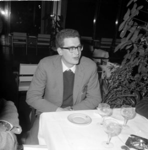 Vertrek soldaat Lindeman naar Biak Persconferentie op Schiphol, Bestanddeelnr 913-5692