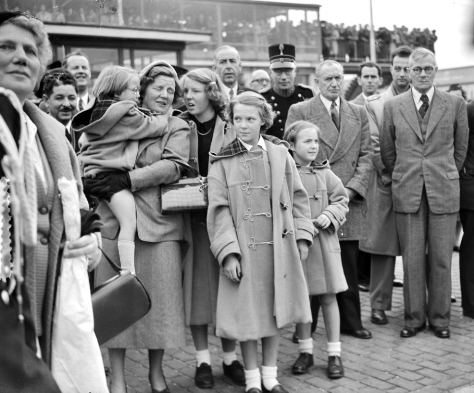 Vertrek Prins Bernhard naar Zuid-Amerika, Bestanddeelnr 905-3828