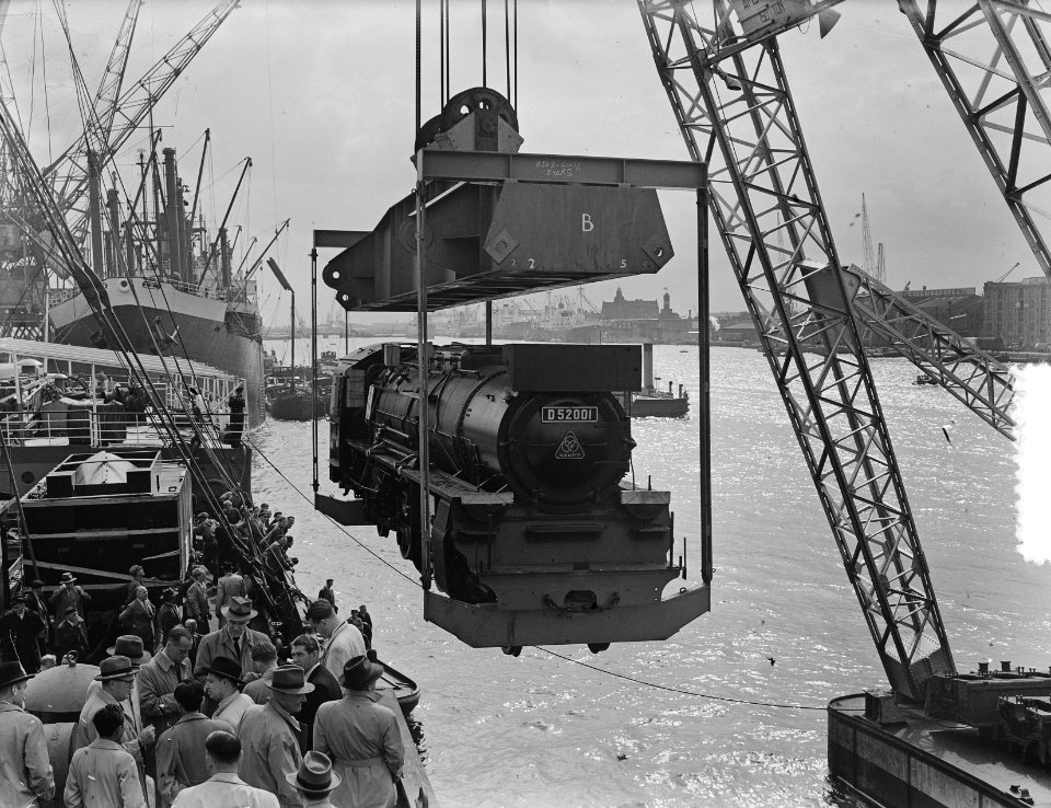 Verscheping van locomotieven naar Indonesie, Bestanddeelnr 904-7242
