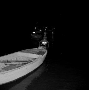 Verlichte vissersboten op het meer, Bestanddeelnr 255-2869 photo