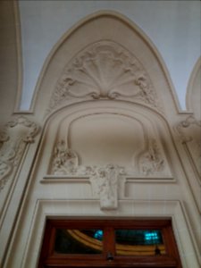 Vichy - Palais des Congrès, intérieur, haut de porte avec moulures