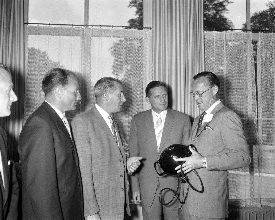 Verjaardag Prins Bernhard . Defile. Bemanning Kon. Fokker Friendship, Bestanddeelnr 912-6661