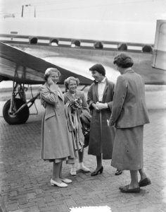 Vertrek Prins Bernhard en Prinsessen naar Helsinki, Bestanddeelnr 905-2390