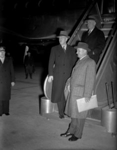 Vertrek Schiphol naar Amerika Commissie van Drie, Bestanddeelnr 902-5631
