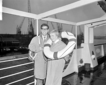 Vertrek van Mary Kok en Herman Willemse vanuit Rotter naar Argentinie, aan boord, Bestanddeelnr 910-9228