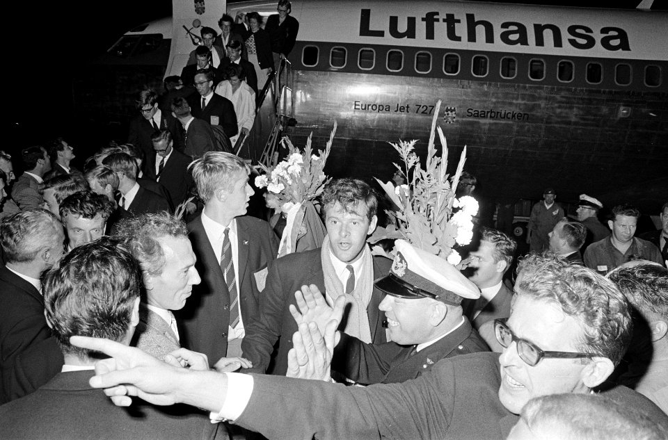 Verwelkoming van de roeiers op Schiphol, Bestanddeelnr 919-5536
