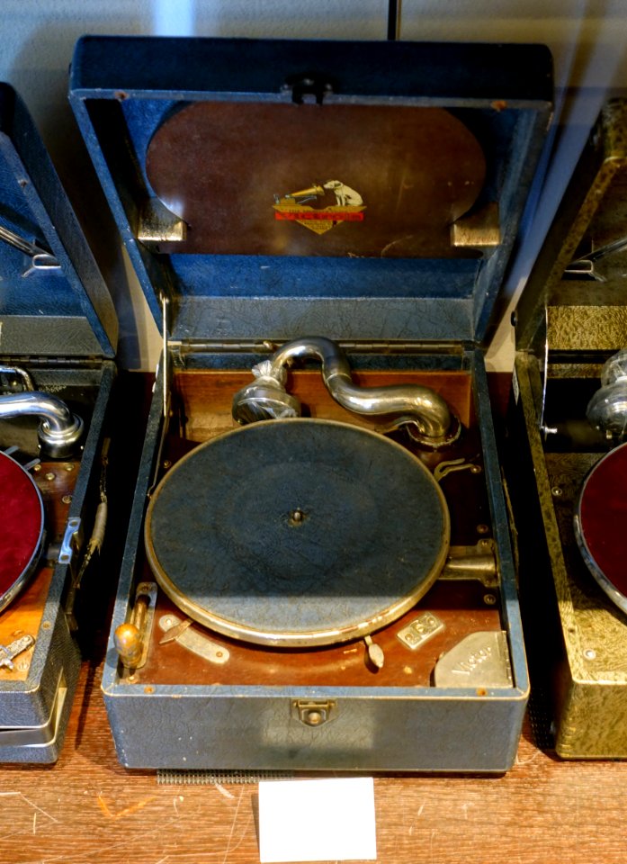 Victrola J2-12, Victor Talking Machine Co., Japan, undated - Kanazawa Phonograph Museum - Kanazawa, Japan - DSC00866