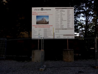 Villeurbanne - Rue Jean Bourgey, affiche sur la future école Rosa Parks