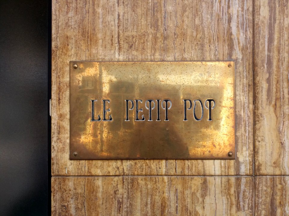 Vichy - Rue Georges Clemenceau, plaque Le petit pot