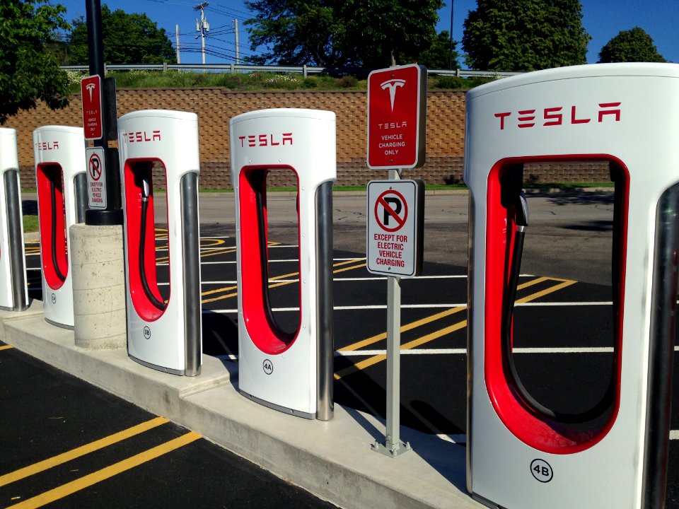 Victor NY (Rochester) Tesla supercharging station 02
