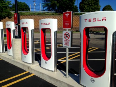 Victor NY (Rochester) Tesla supercharging station 02