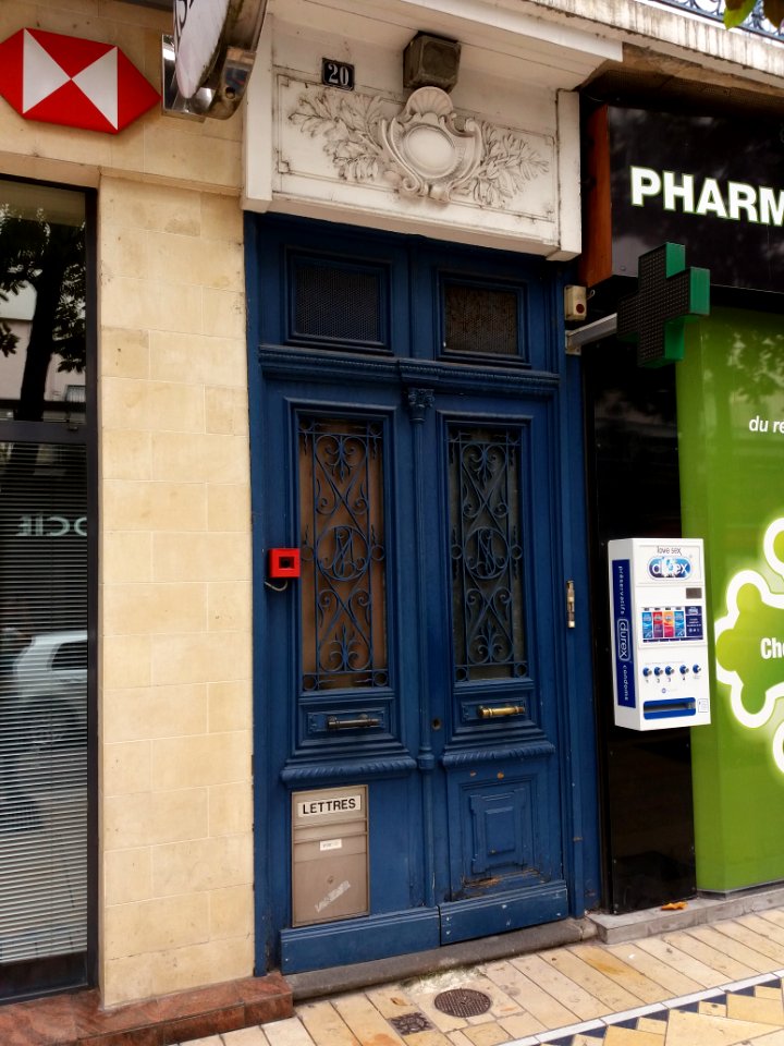 Vichy - Rue Georges Clemenceau, porte au numéro 20