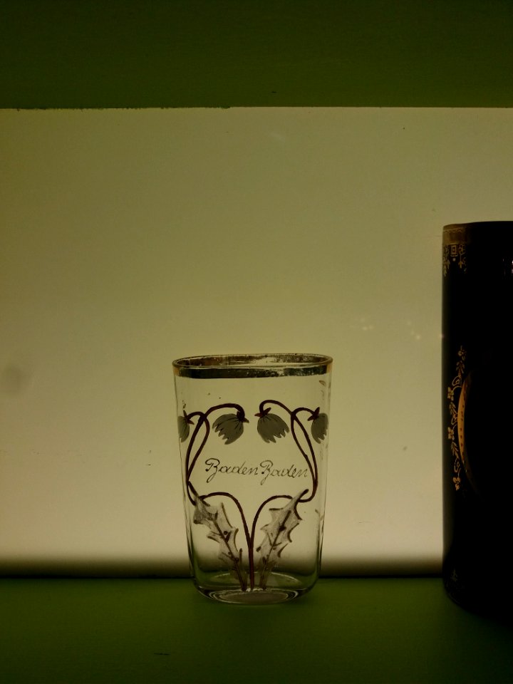 Vichy - Il était une fois la Reine des villes d'eaux - Verre de cure de station thermale 02