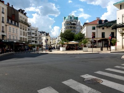 Vichy - Square Constantin Weyer, depuis la rue de Paris