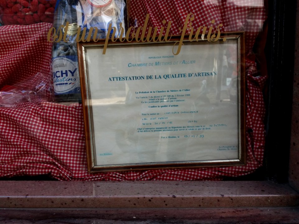 Vichy - Rue Georges Clemenceau, confiserie Aux Marocains, attestation de qualité d'artisan
