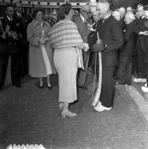 Verjaardag Koningin Juliana Soestdijk, defile, midwinterhoorn, Bestanddeelnr 906-4376