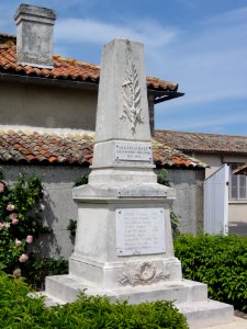 Villiers-sur-Chizé (Deux-Sèvres) monument aux morts