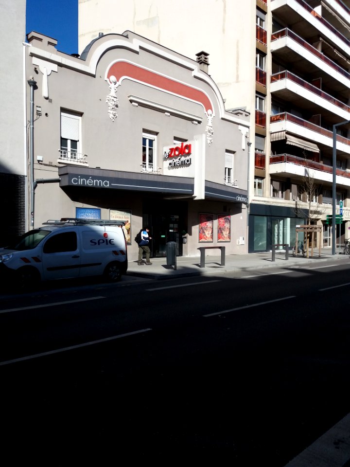 Villeurbanne - Cours Émile Zola, façade du cinéma Le Zola