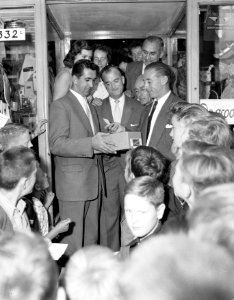 Verkoop van sportartikelen door Stanley Matthews te Rotterdam, Bestanddeelnr 908-8702