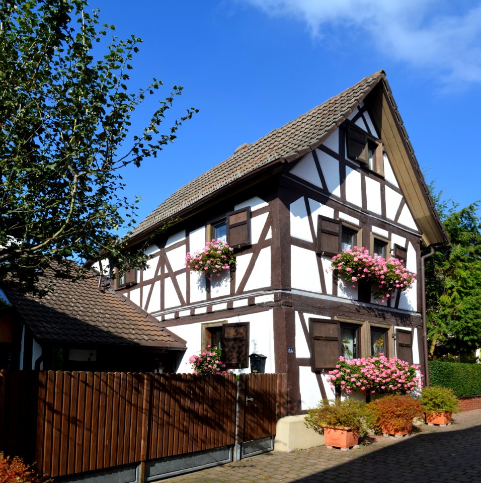 Wehrheim, Zur Burg 14