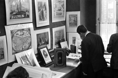 Verkooptentoonstelling in veilingsgebouw van Paul Brand de vier etsen van Rembra, Bestanddeelnr 917-1588