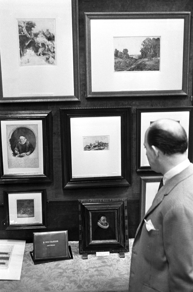 Verkooptentoonstelling in veilingsgebouw van Paul Brand de vier etsen van Rembra, Bestanddeelnr 917-1587