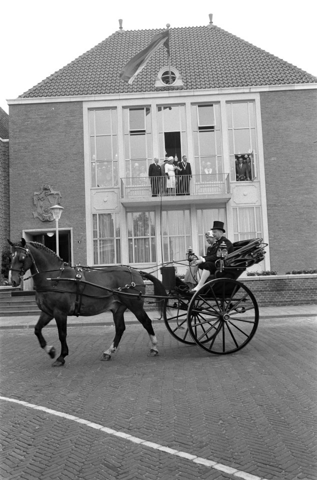 Werkbezoek H M de Koningin aan provincie Noord-Holland, Bestanddeelnr 912-7241
