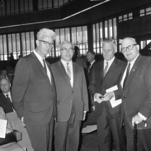 Wereldcongres Vakbeweging in RAI, bij de opening v.l.n.r. Roemers (NVV), ministe, Bestanddeelnr 917-9422