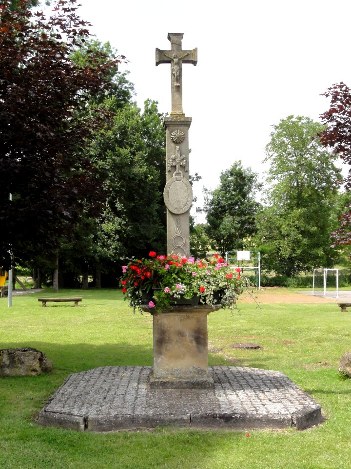 Villacourt (M-et-M) croix de chemin