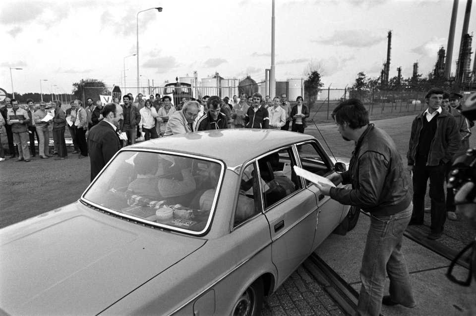 Werknemers voor de poort van Gulf, Bestanddeelnr 931-7113