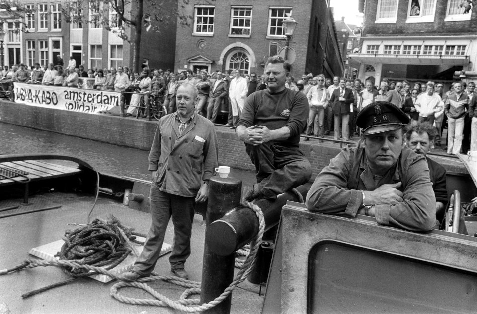 Werknemers van de stadsreiniging op hun schip, Bestanddeelnr 932-6234