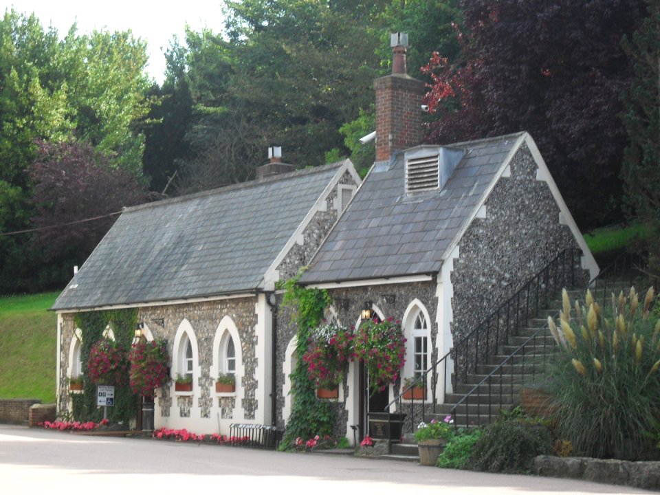 Waiting Room next to Woodvale Cemetery Chapels and Crematorium, off Lewes Road, Brighton (September 2010)