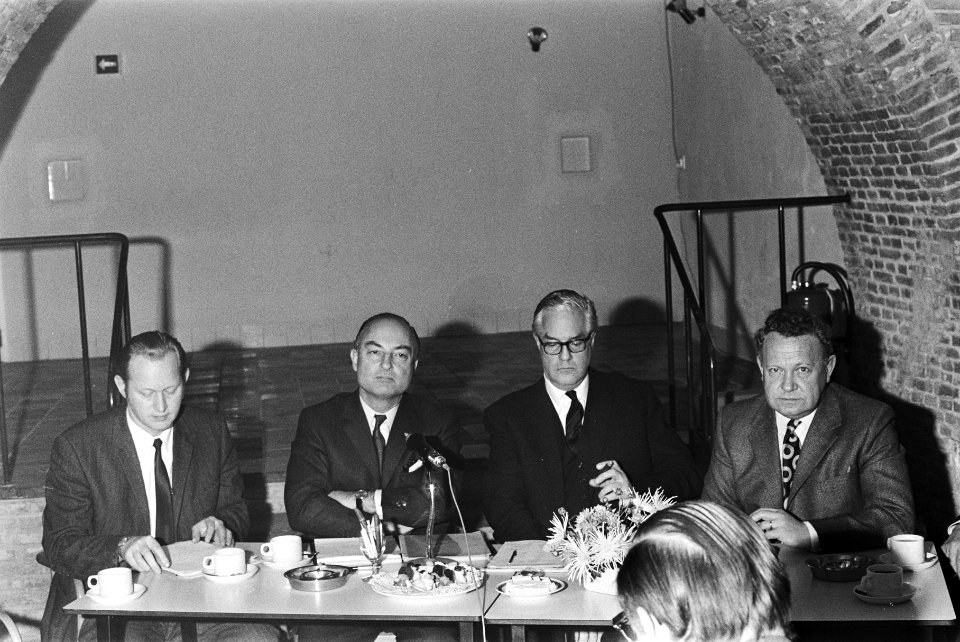 Werkbezoek van KVP-fracties van Eerste en Tweede Kamer aan Amsterdam, Bestanddeelnr 924-0269