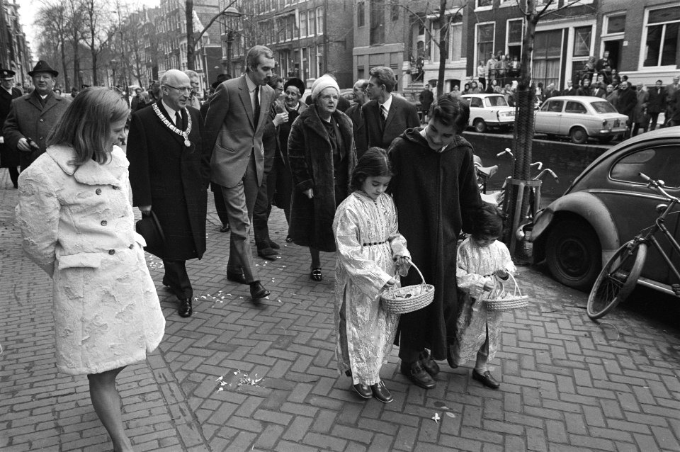 Werkbezoek van koningin Juliana aan Amsterdam koningin Juliana bezoekt Marokkaa, Bestanddeelnr 924-1949