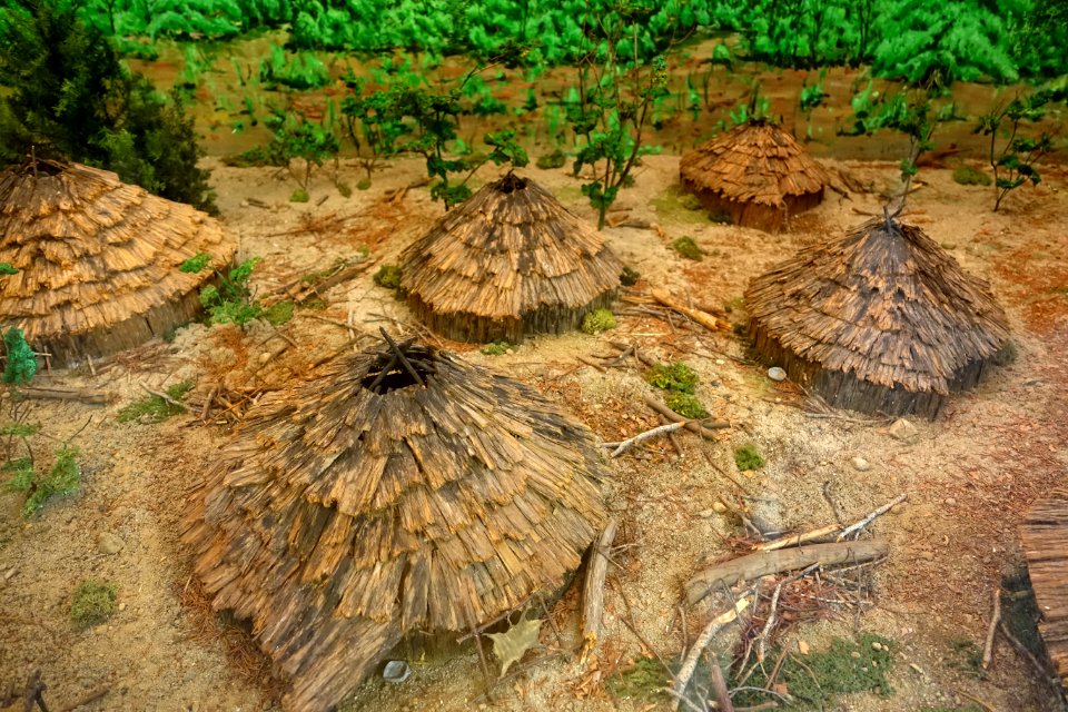 Wapanucket 6 village diorama, representing a Late Archaic lakeside village in Middleborough, 4300 years ago - Robbins Museum - Middleborough, Massachusetts - DSC03714