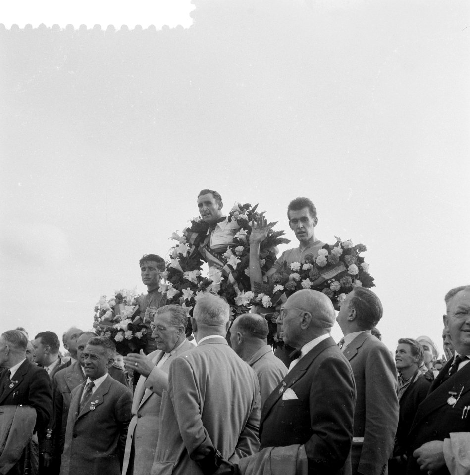 Wereldkampioenschappen wielrennen amateurs op de weg. Erepodium van links naar r, Bestanddeelnr 908-8753