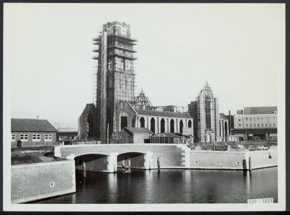 Wederopbouw Rotterdam De Grote Kerk Sint Laurenskerk wordt grondig gerestaure, Bestanddeelnr 120-1224