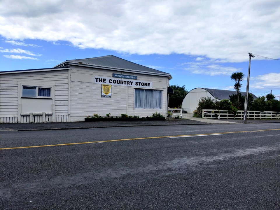 Waitakaruru country store