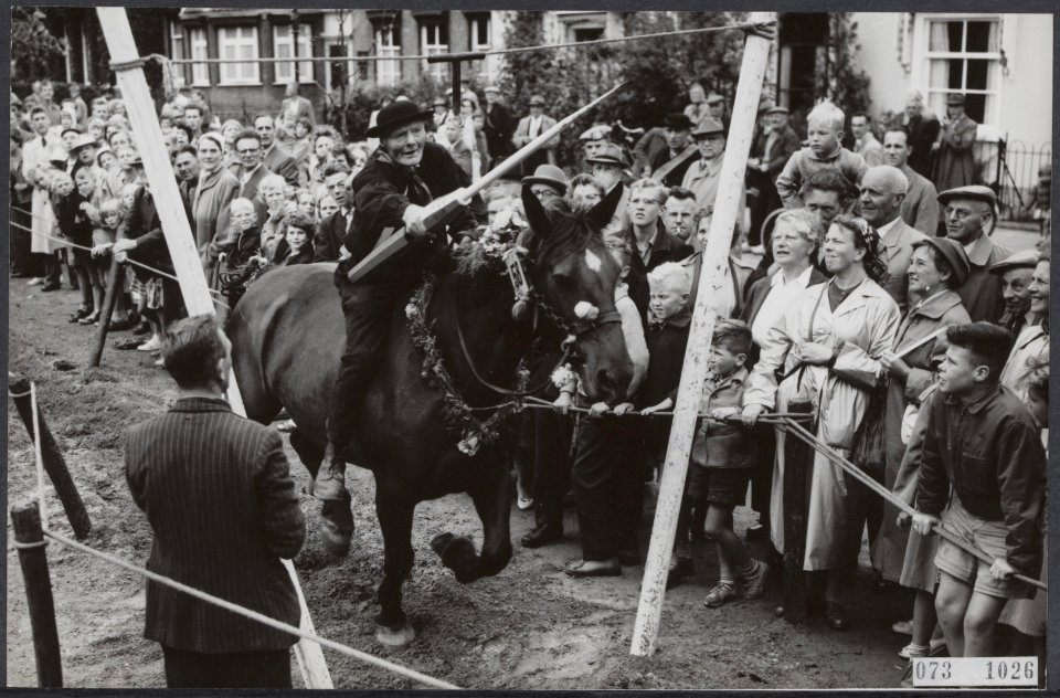Wedstrijden, paarden, ringsteken, Bestanddeelnr 073-1026